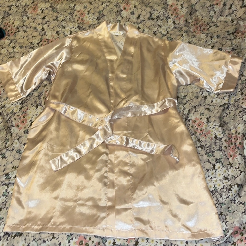 Women’s NWT Miss to Mrs Pink Robe